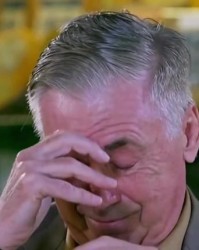 动情时刻，安切洛蒂看到孙子孙女给自己的世界杯祝福落泪